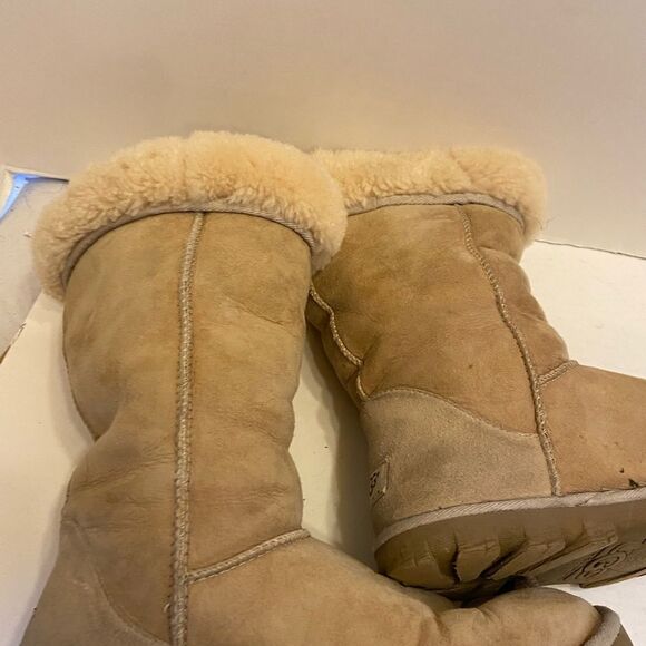 Ugg classic short 11.5” tall fur beige discoloration - Picture 4 of 8